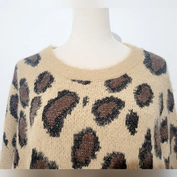 Altar’d State Leopard Print Fuzzy Sweater Size S/M Tan Brown Oversized Soft Knit - Picture 4 of 13